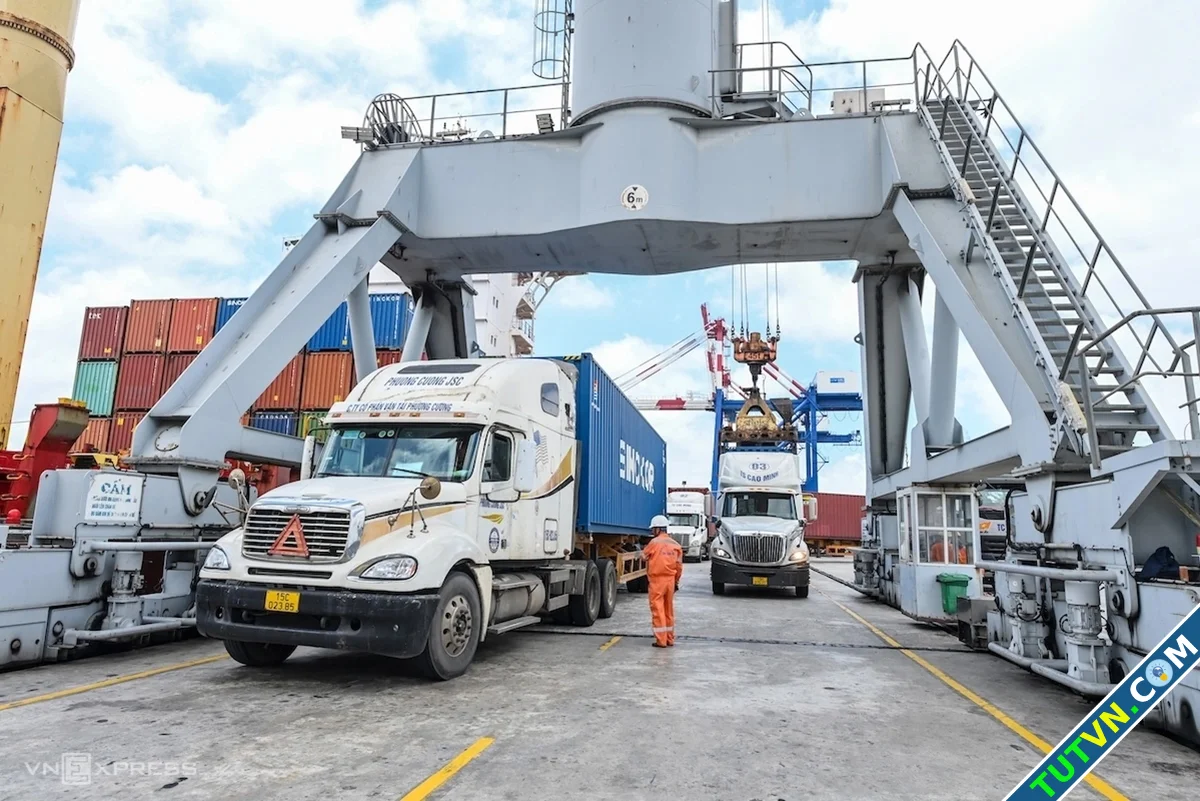 14 hải quan nhận hối lộ để thông quan hơn 13000 container hàng lậu-1.webp