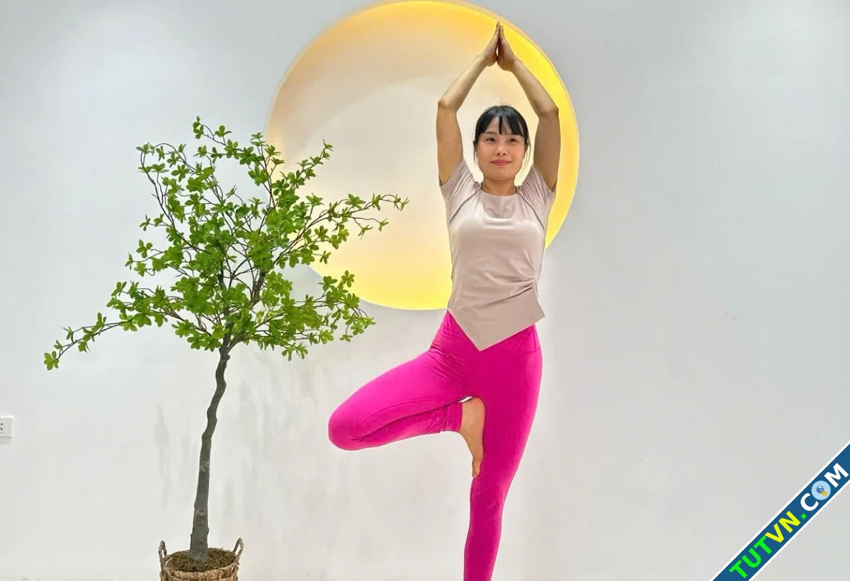 5 tư thế yoga giúp phái đẹp trẻ lâu-1.webp