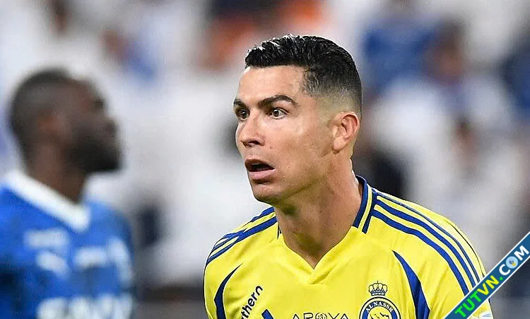 Al Nassr đề nghị giảm hơn nửa lương của Ronaldo-1.webp