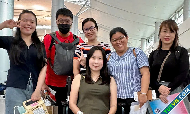 Bác sĩ Việt Nam đưa bà bầu thông tim thai về Singapore-1.webp