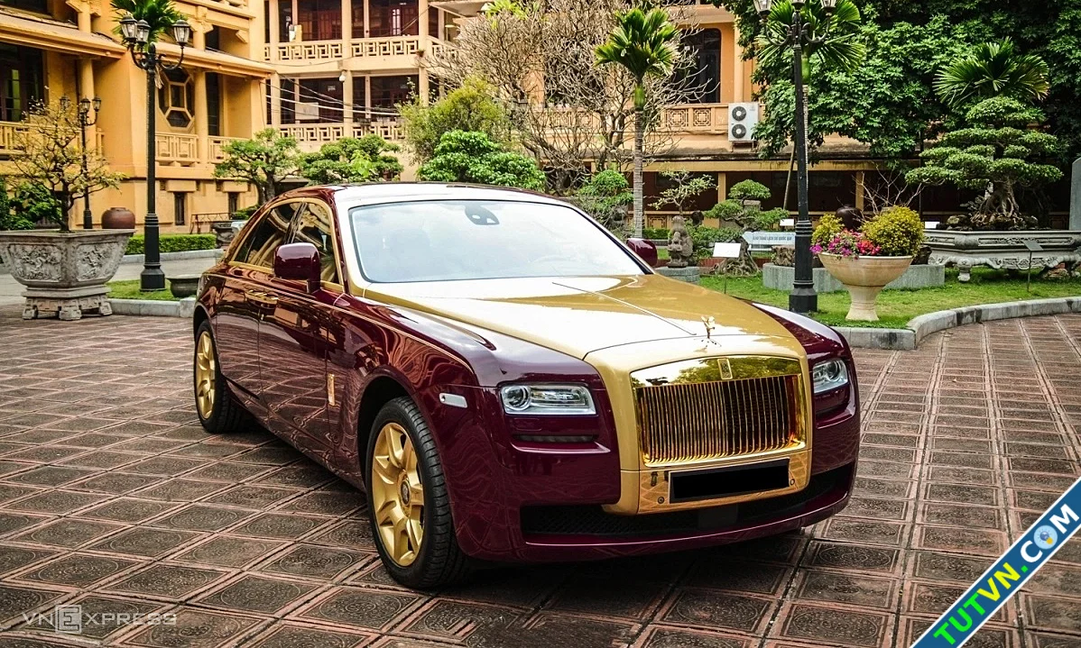 Bán RollsRoyce chính hãng tại Việt Nam xe siêu sang lỗ siêu to-1.webp