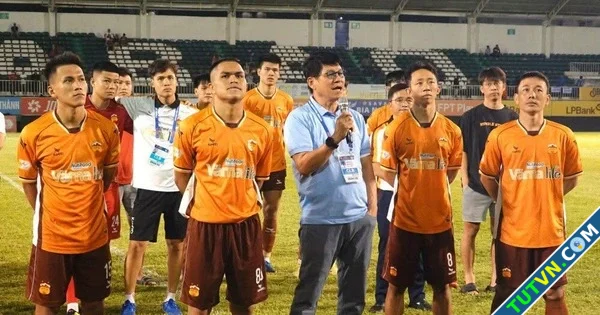 Bầu Đức đi vắng ông Vũ Tiến Thành nói gì khi HAGL chia tay Minh Vương và 3 ngôi sao khác-1.webp