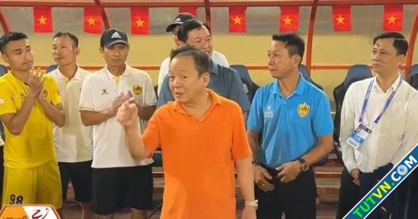 Bầu Hiển thưởng đối thủ đội Hà Nội 500 triệu đồng khích tướng Máu lửa lên-1.webp