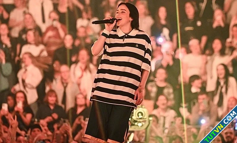 Billie Eilish thắng lớn tại AMAs 2025-1.webp