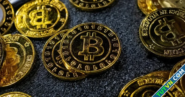 Bitcoin đạt mốc 100000 USD lạc quan về tương lai tiền điện tử với ông Trump-1.webp