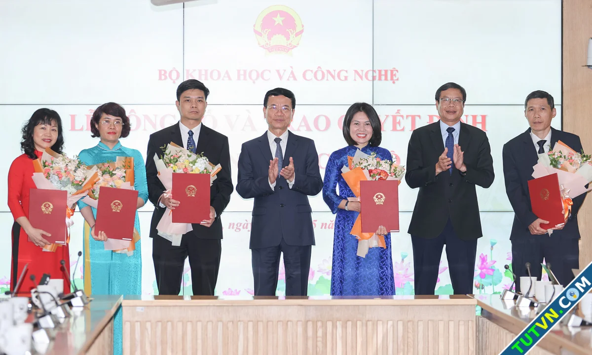 Bộ Khoa học và Công nghệ điều động bổ nhiệm lãnh đạo 5 đơn vị-1.webp