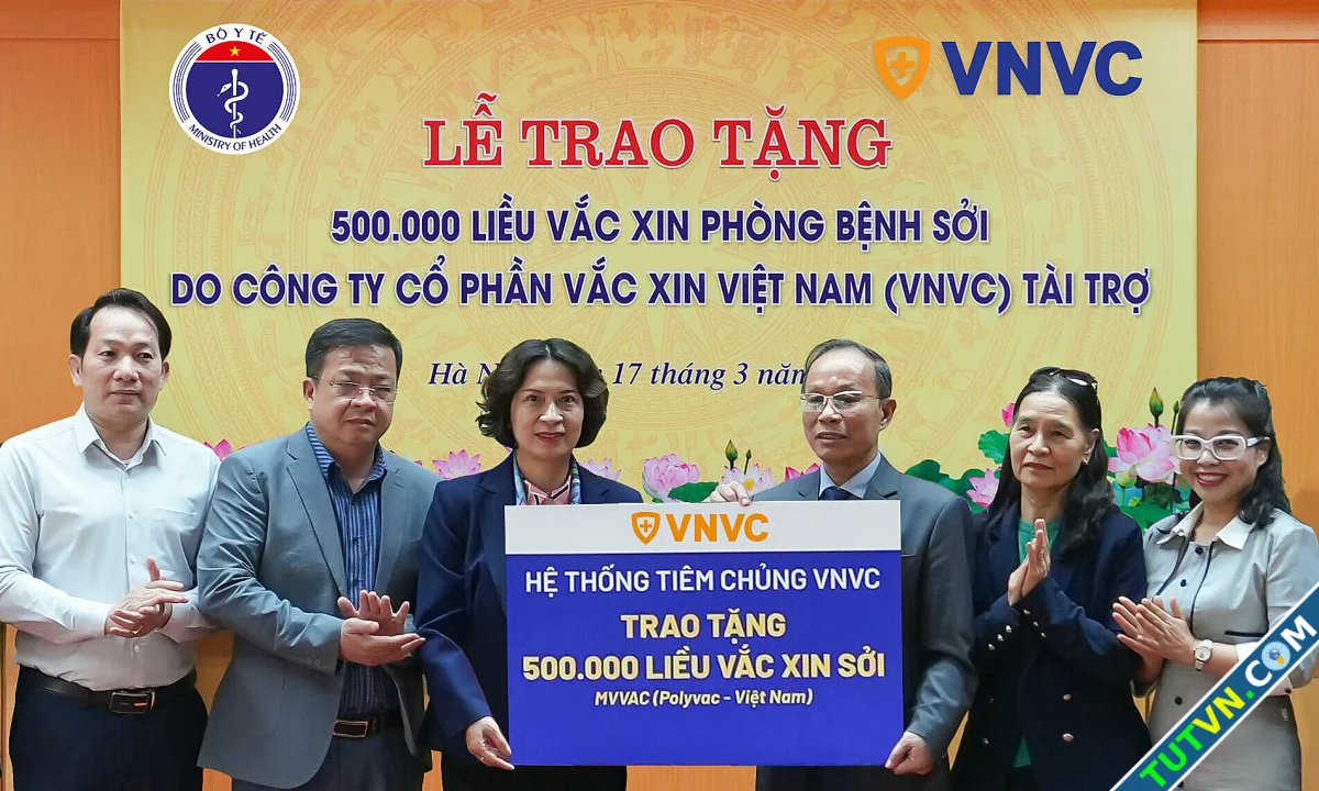 Bộ Y tế nhận nửa triệu liều vaccine sởi để chống dịch-1.webp