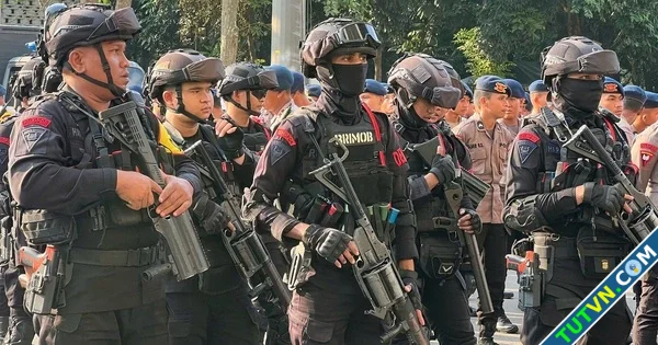 Cảnh sát và đặc nhiệm rất đông chung kết U23 Indonesia đại chiến Việt Nam cực nóng-1.webp