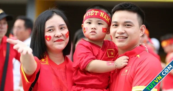 CĐV Việt Nam hừng hực khí thế 039đổ bộ039 Bukit Jalil tiếp lửa thầy trò HLV Kim đấu Malaysia-1.webp