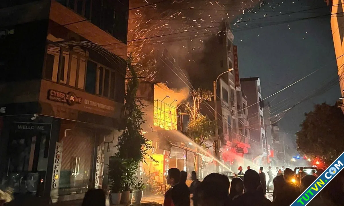 Cháy 4 nhà ở Bắc Giang-1.webp
