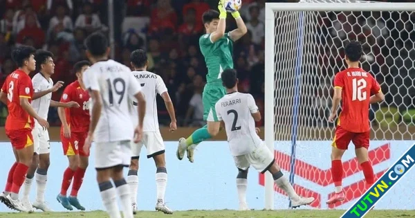 Chốt chặn cao 191 m của HAGL chơi quá tuyệt vời giúp U23 Việt Nam lên ngôi-1.webp