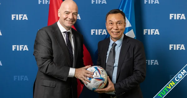 Chủ tịch FIFA trao huy chương cho đội tuyển Việt Nam tại AFF Cup 2024-1.webp