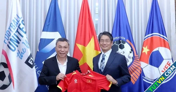Chủ tịch VFF Trần Quốc Tuấn có cuộc làm việc quan trọng cùng Đại sứ Nhật Bản tại Việt Nam-1.webp