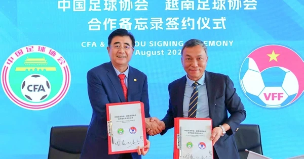 Chủ tịch VFF và CFA ký kết ghi nhớ hợp tác Bóng đá Việt Nam Trung Quốc cùng phát triển-1.webp