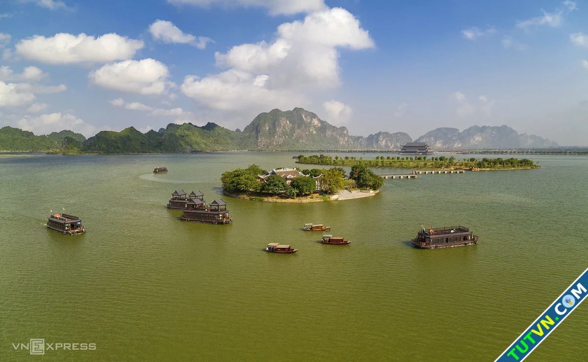Chùa Tam Chúc miễn phí vé xe và suất ăn cho khách chiêm bái xá lợi Phật-1.webp