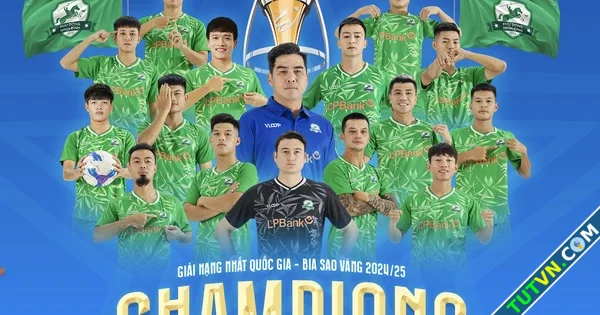 CLB Ninh Bình nhận cúp vô địch trên sân nhà Công Phượng có phá hỏng ngày vui-1.webp