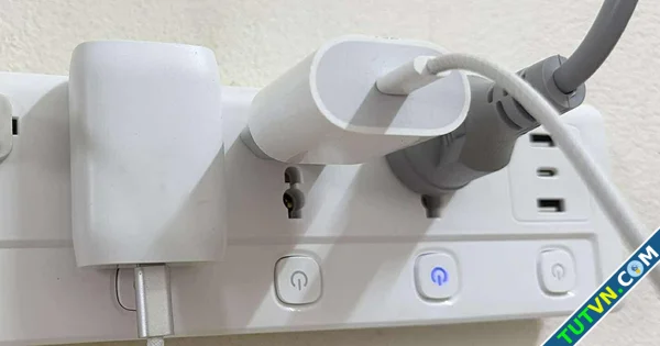 Có nên rút phích cắm bộ sạc khi không sử dụng-1.webp