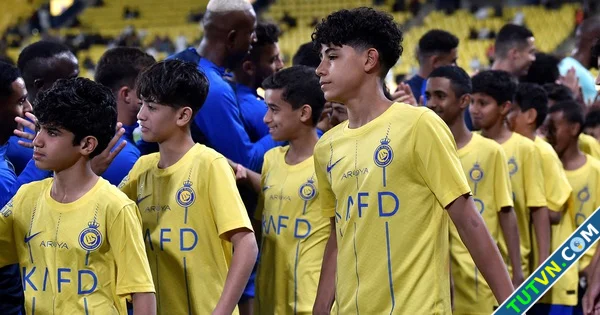 Con trai Ronaldo lên đội tuyển quý tử nhà Messi vẫn phải chờ-1.webp