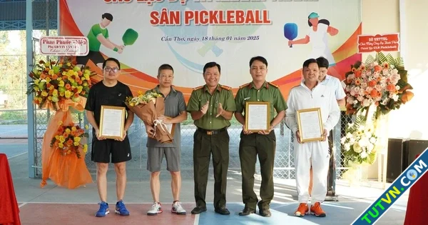 Công an TPCần Thơ ra mắt CLB pickleball cùng 3 sân thi đấu-1.webp