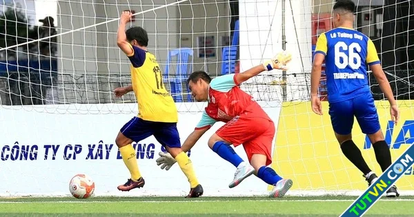 Công Nhậm lập hattrick Minh 039nhí039 ghi cú đúp tạo kịch tính tại Trường ĐH Đồng Tháp-1.webp