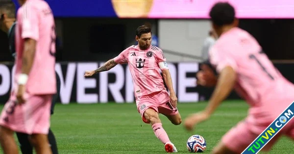 Cử chỉ đặc biệt của Messi gây sốt Club World Cup Chủ tịch FIFA lên tiếng-1.webp
