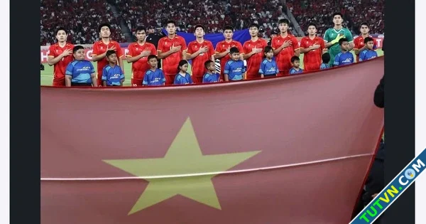 Cú hat trick lịch sử-1.webp