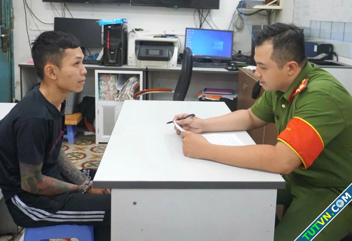 Đặc nhiệm truy bắt kẻ cướp điện thoại của du khách-1.webp