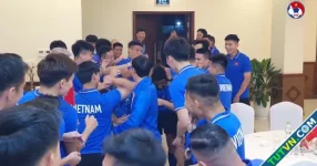 HLV Kim Sang-sik chào mừng Xuân Son, Văn Vĩ và Văn Toàn hội quân cùng đội tuyển dự AFF Cup