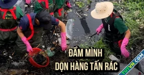 Sinh viên đầm mình dọn hàng tấn rác trên con rạch ô nhiễm: Mệt nhưng vui!