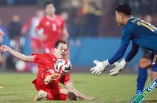 Nguyễn Văn Toàn lỡ bán kết ASEAN Cup