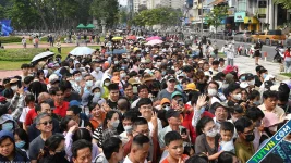 Đông nghịt người trải nghiệm metro Bến Thành - Suối Tiên