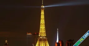 Cháy trong tháp Eiffel, khoảng 1.200 người phải sơ tán