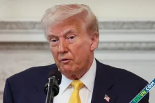 Ông Trump tuyên bố áp thêm 10% thuế với Trung Quốc