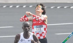 Nhân viên siêu thị chạy nhanh nhất Nhật Bản tại Tokyo Marathon