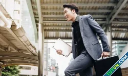'Còn độc thân hoặc trước 30 tuổi, nên nhảy việc ít nhất ba lần'
