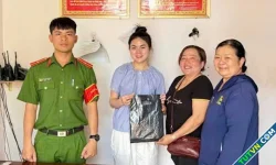 Hai người bán bánh mì trả lại 100 triệu đồng nhặt được