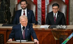 Khoảnh khắc ông Trump thông báo về 'thư làm hòa' của ông Zelensky