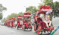 Bảo Tín Minh Châu diễu hành bằng xích lô mừng 8/3
