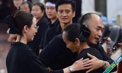 Nghệ sĩ khóc trước di ảnh diễn viên Quý Bình