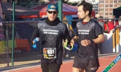 Đam mê chạy bộ của runner vừa điếc vừa mù