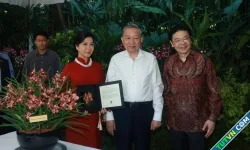 Tổng Bí thư và phu nhân đặt tên cho loài hoa lan mới ở Singapore