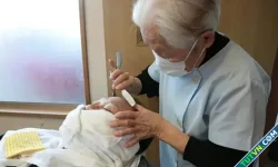 Cuộc đời đầy cảm hứng của thợ cắt tóc nữ già nhất thế giới