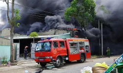 Cháy kho sản xuất nhựa ở Đồng Tháp
