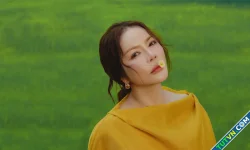 Lý Nhã Kỳ tạo dáng trên đồng lúa Nam Cát Tiên