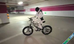 Robot Trung Quốc đạp xe như con người