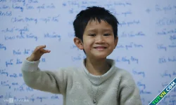 Cậu bé 10 tuổi gây sốt mạng vì tinh thần lạc quan