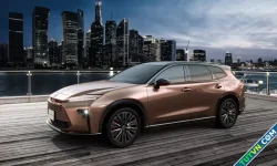 Toyota Crown thêm bản Estate, giá từ 42.900 USD