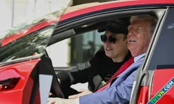 Quy định khiến ông Trump mua xe Tesla nhưng không thể lái