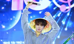 Rapper Hàn Quốc B.I trình diễn loạt hit tại 'Road to 8Wonder'