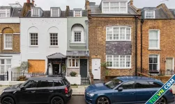 Ngôi nhà hẹp thứ hai tại London được rao bán 1,6 triệu USD